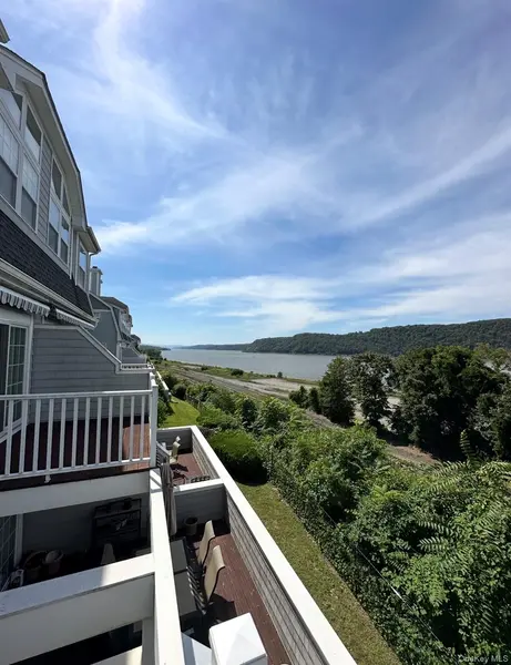 213 River View DR, Poughkeepsie, NY 12601