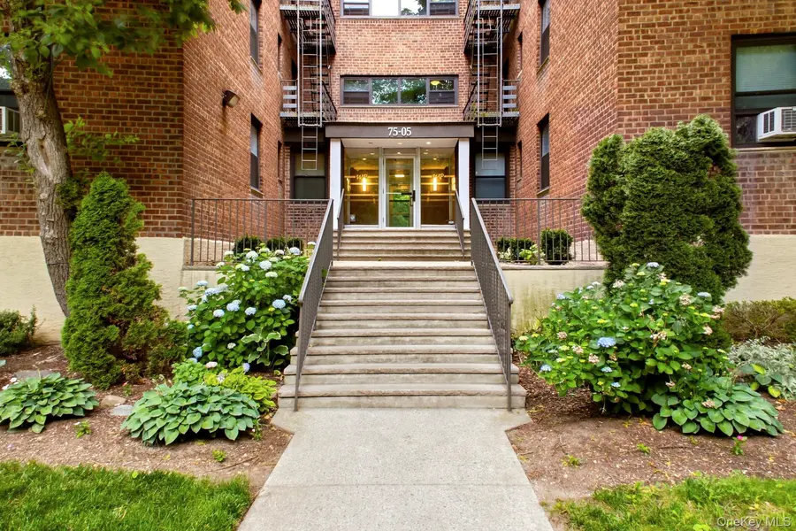 75-05 210 #2P, Oakland Gardens, NY 11364