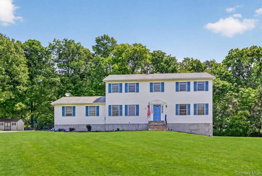 29 Purdys LN, New Windsor, NY 12553