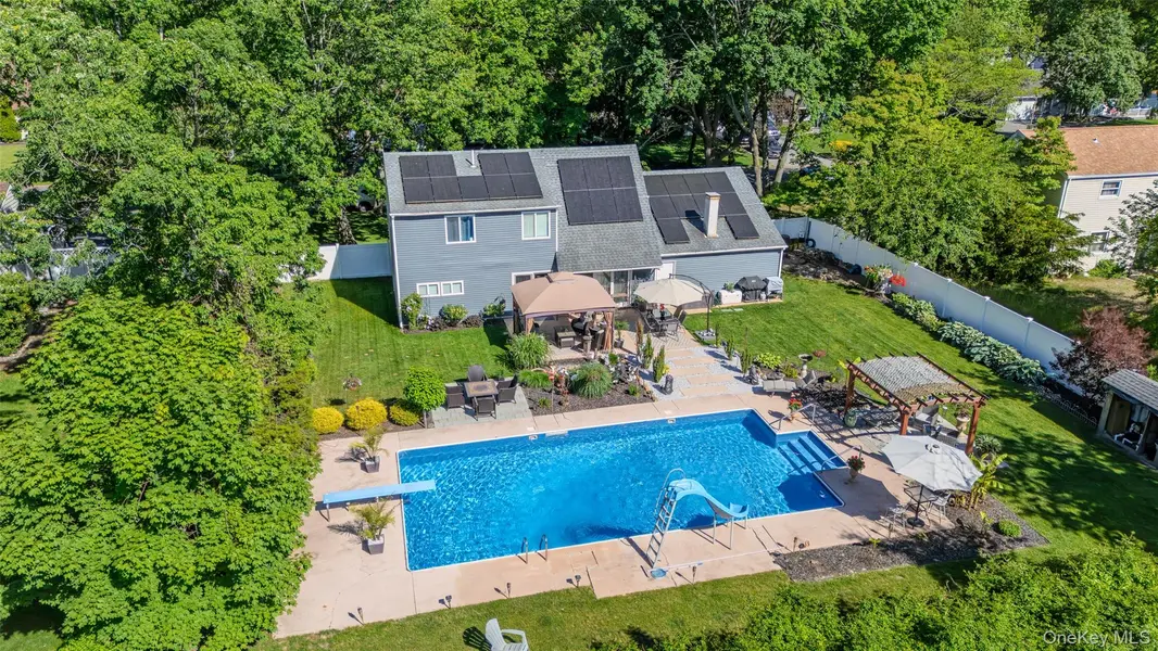 26 Harford DR, Coram, NY 11727