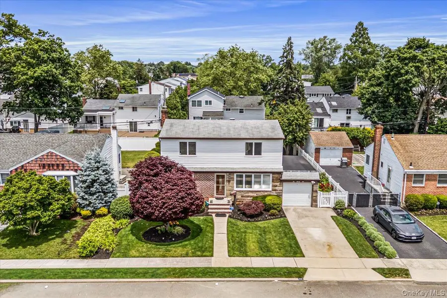 226 Margaret DR, East Meadow, NY 11554