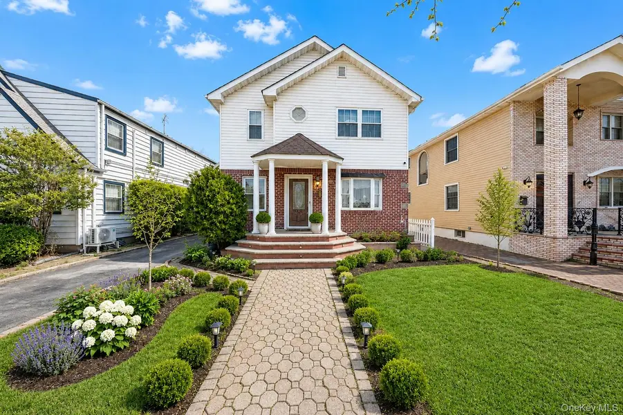 79-31 Langdale ST, New Hyde Park, NY 11040