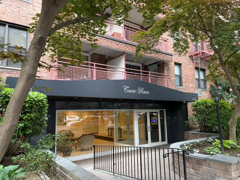 43-25 Douglaston Pkwy #2B, Douglaston, NY 11363