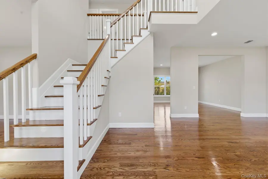 46 Washington AVE, Centereach, NY 11720