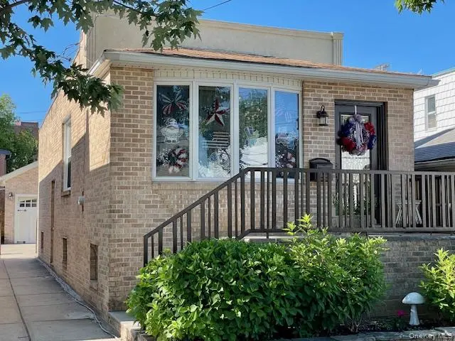 72-12 66th RD, Middle Village, NY 11379
