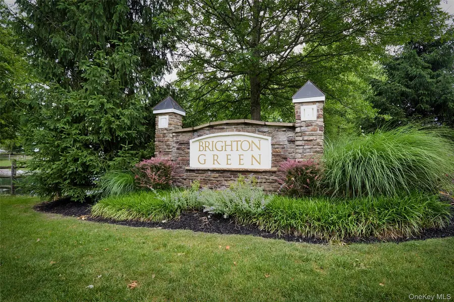 7 Bainbridge PL #404, Newburgh, NY 12550