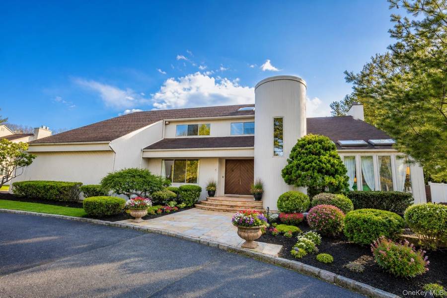 6 Polo CT, Woodbury, NY 11797