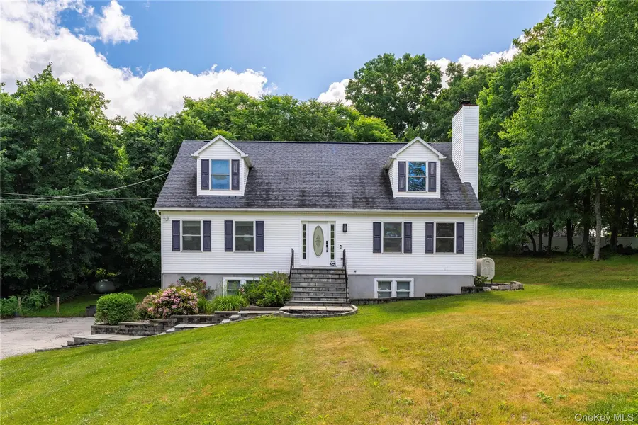 22 Elm RD, Lake Peekskill, NY 10537