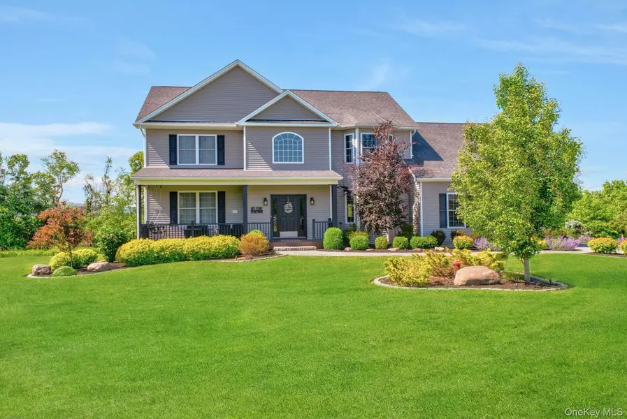 27 Wild Turkey LN, Rock Tavern, NY 12575