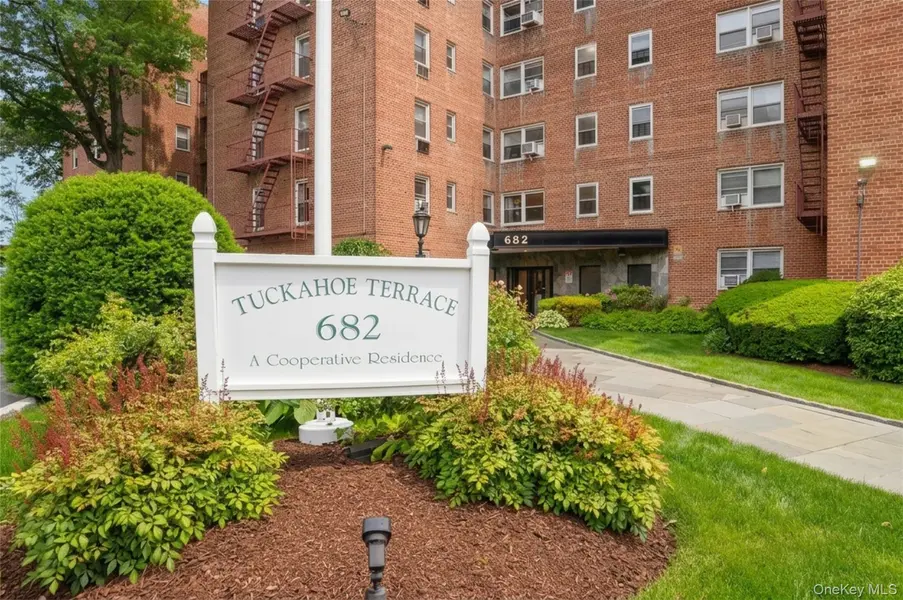 682 Tuckahoe RD #1A, Yonkers, NY 10710