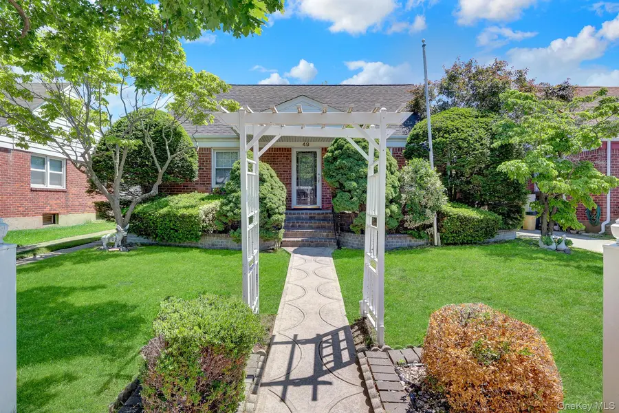 49 McAlester AVE, Hicksville, NY 11801