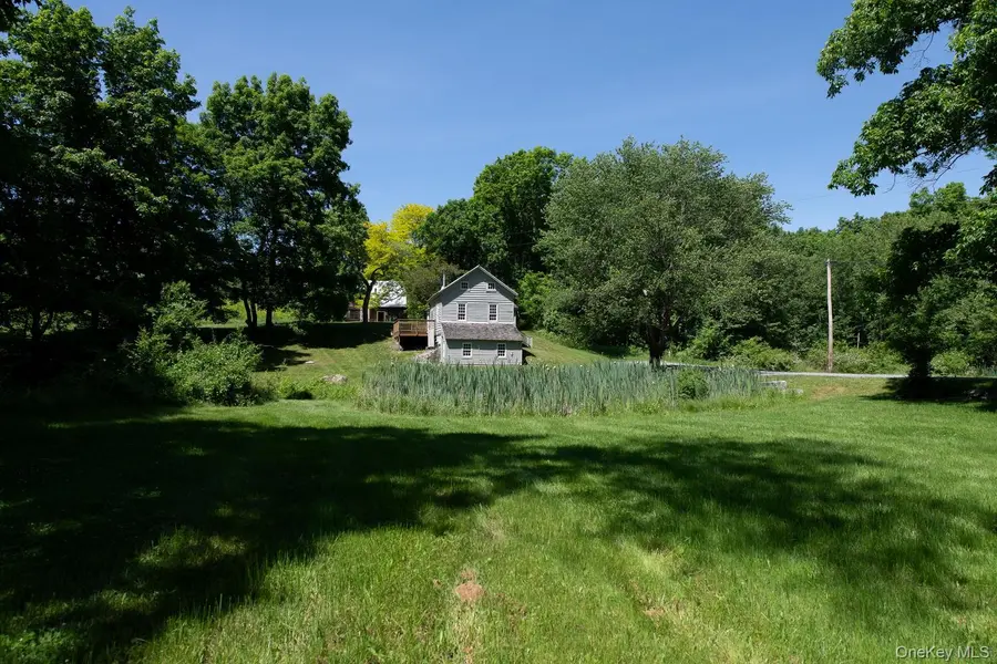 275 Pitts RD, Chatham, NY 12136