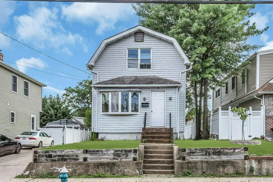 78 McKee ST, Floral Park, NY 11001