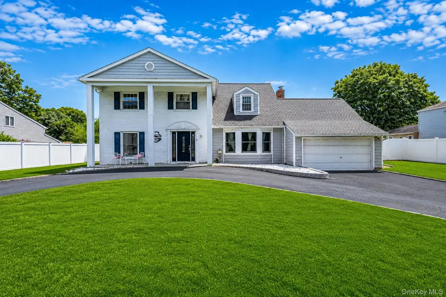 5 Priscilla AVE, Holtsville, NY 11742