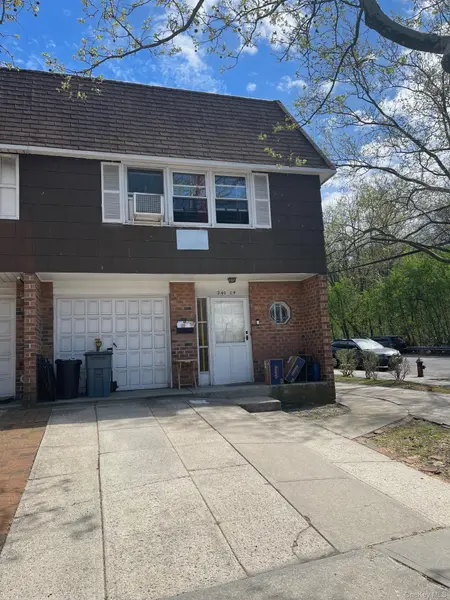 240-04 68th AVE #31, Douglaston, NY 11362