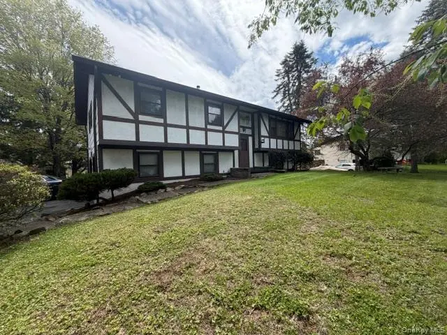 23 Bradner DR, Warwick, NY 10990