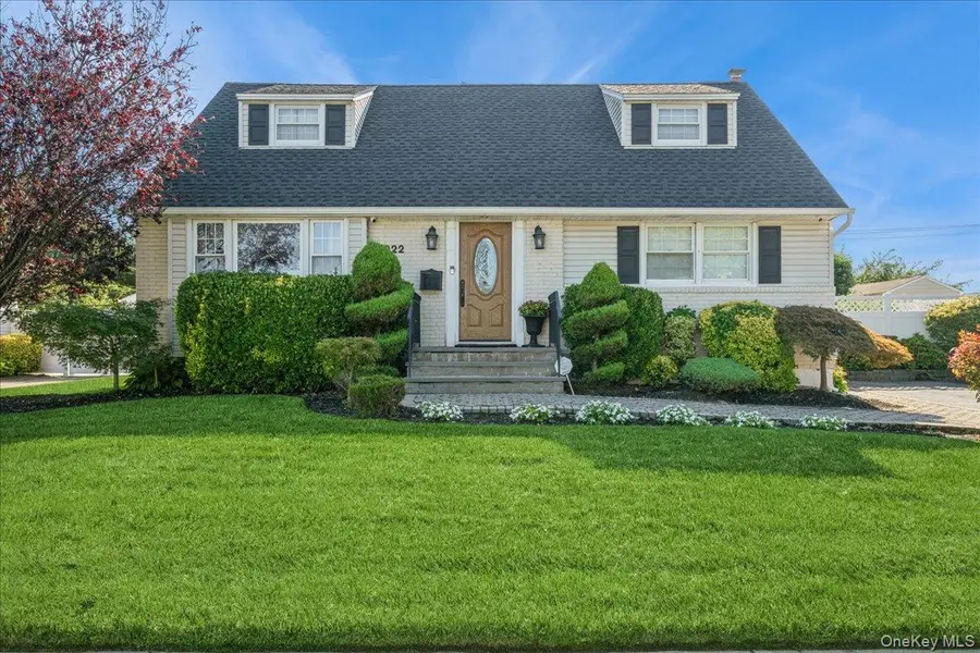 1022 White Birch LN, Wantagh, NY 11793