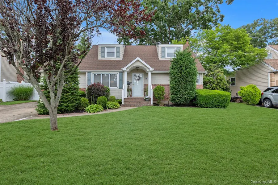 197 Walker ST, West Babylon, NY 11704