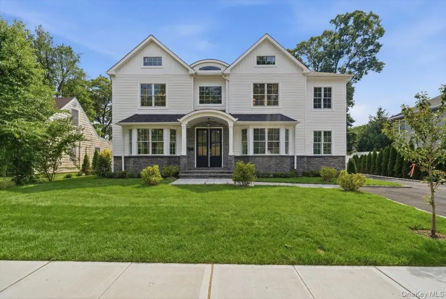 96 Shadyside AVE, Port Washington, NY 11050