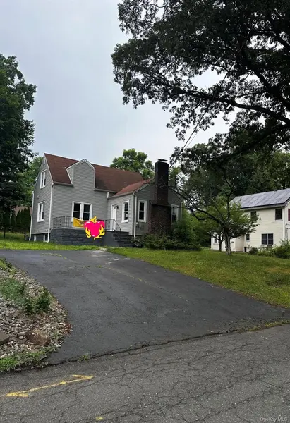 35 Lindbergh LN, New City, NY 10956
