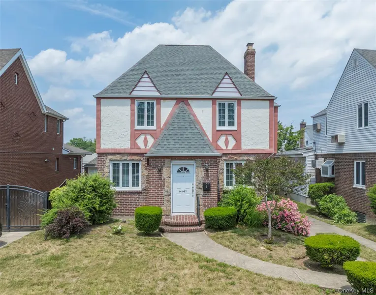 141-27 Coolidge AVE, Briarwood, NY 11435