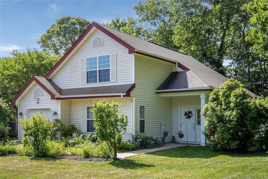 4 Blair CT, Coram, NY 11727