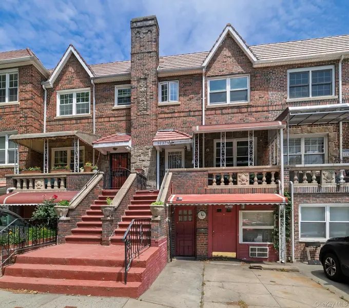 52-37 39th AVE, Sunnyside, NY 11104