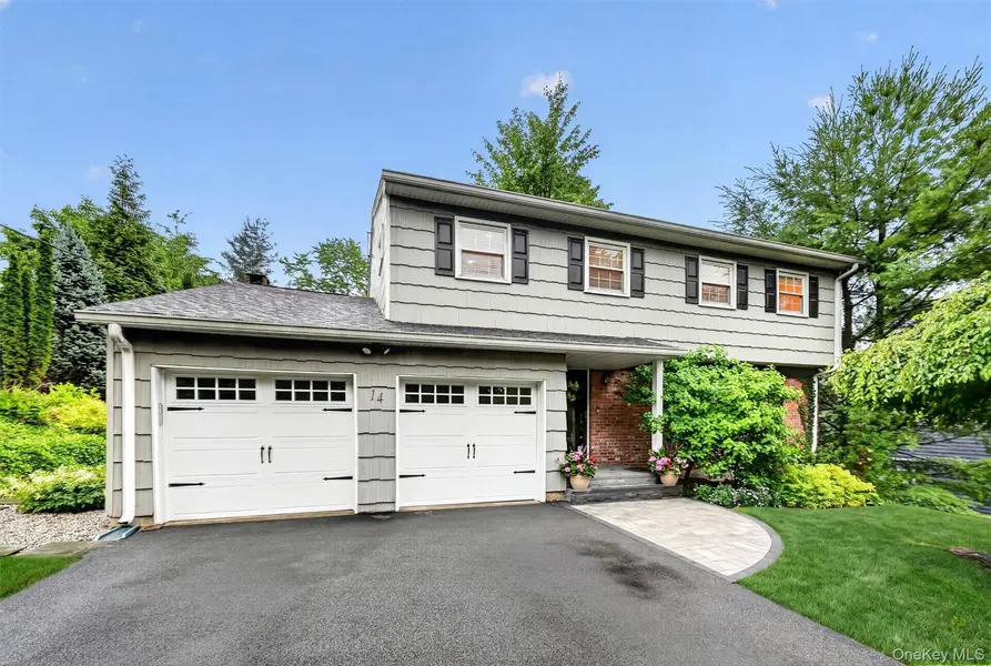 14 Tyler PL, Nanuet, NY 10954