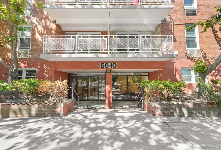 66-10 Thornton PL #2E, Rego Park, NY 11374