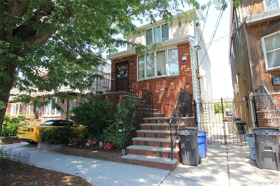 72-19 66th RD, Middle Village, NY 11379