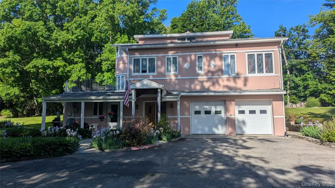 11 Dyckman DR, Mohegan Lake, NY 10547