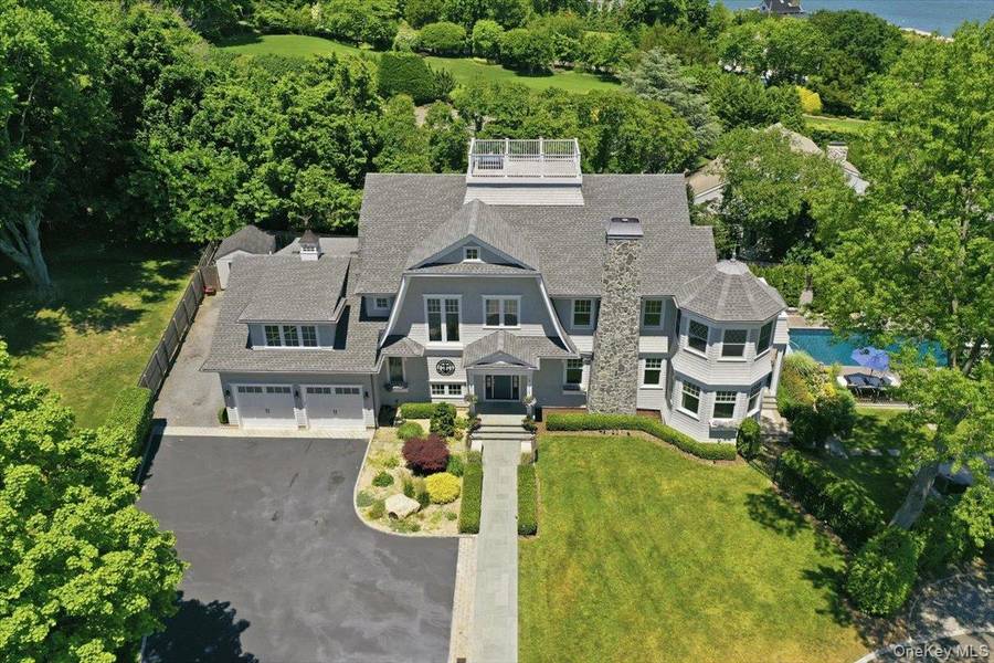 7 Preston LN, East Setauket, NY 11733