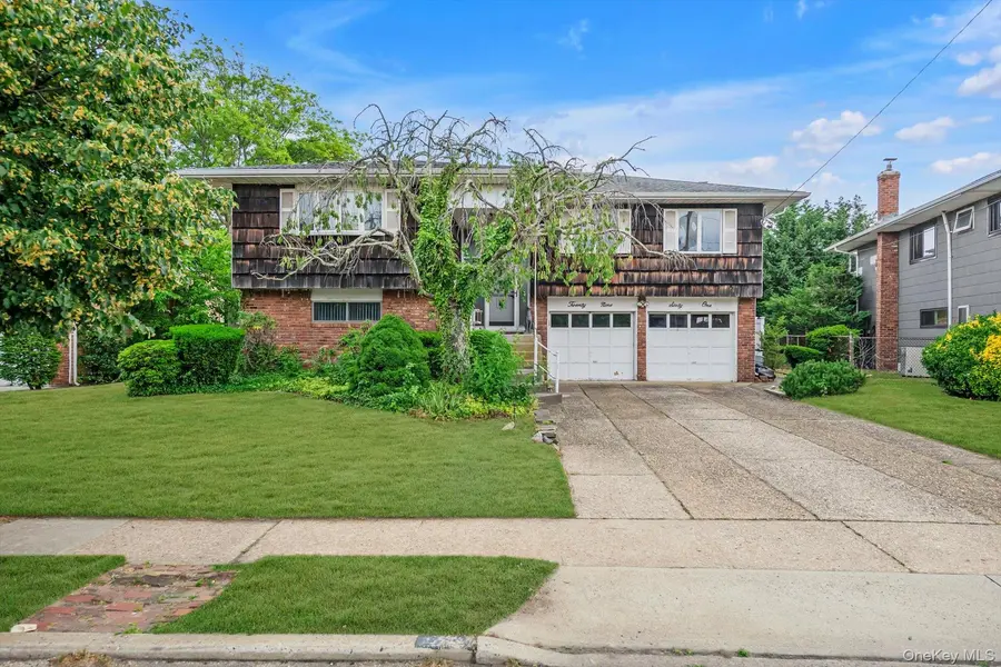 2961 Hewlett AVE, Merrick, NY 11566