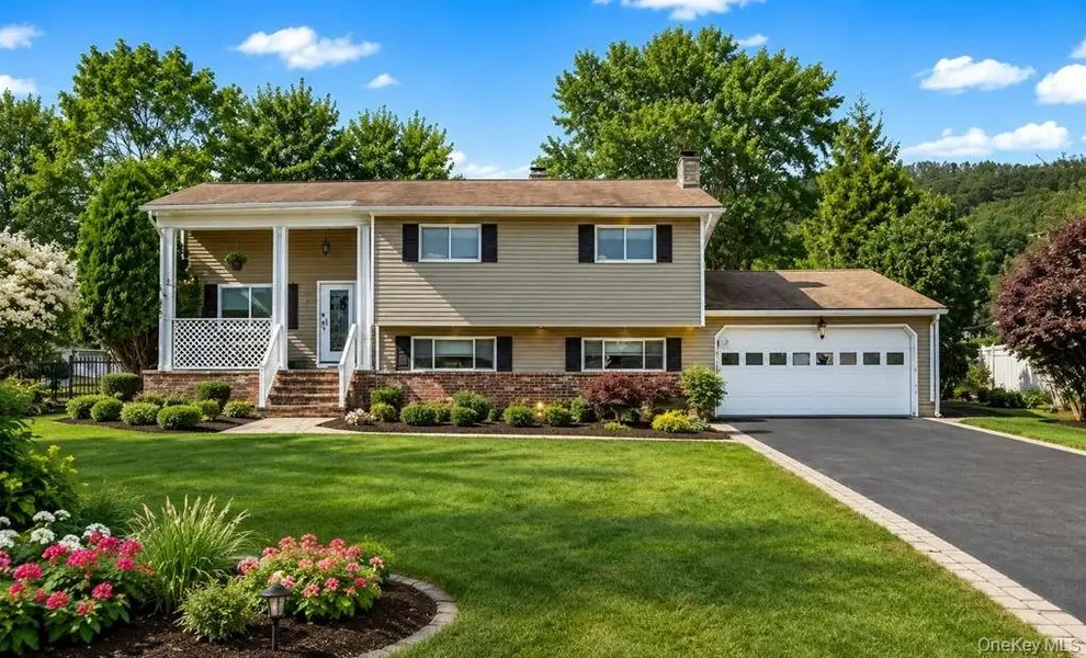 46 Merriewold LN, Monroe, NY 10950