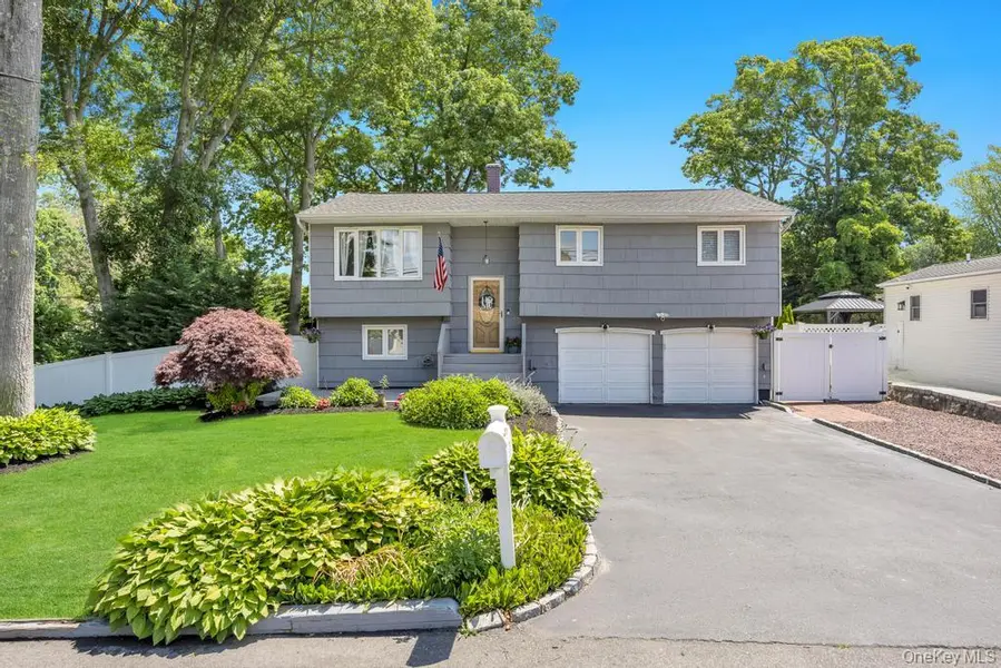 279 Haven AVE, Ronkonkoma, NY 11779