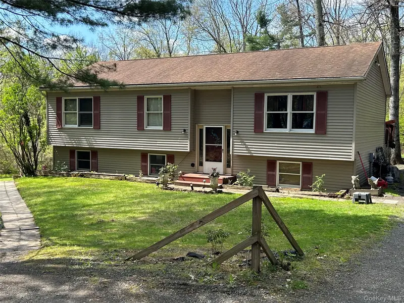 22 Pine Castle DR, Kerhonkson, NY 12446