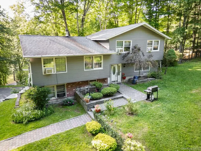 14 Englewood TER, Mahopac, NY 10541