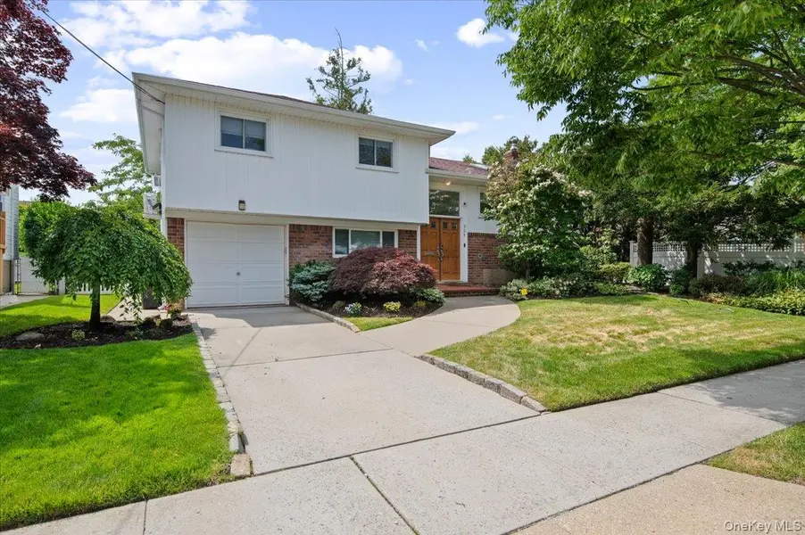 964 Cherrywood DR, Baldwin, NY 11510