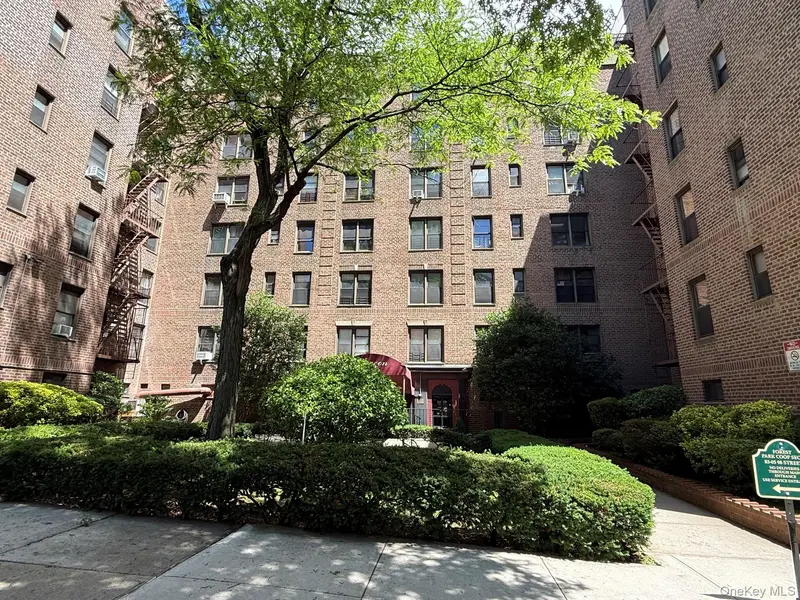 83-05 98 ST #3H, Woodhaven, NY 11421