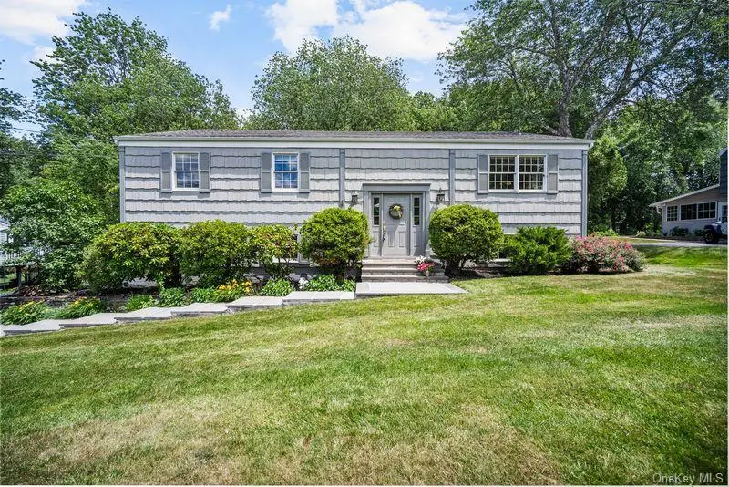 3282 Quinlan ST, Yorktown Heights, NY 10598
