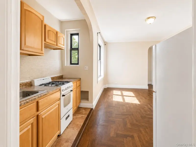 700 Oakland PL #5B, Bronx, NY 10457