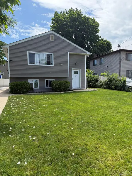 33 Washington AVE, Deer Park, NY 11729