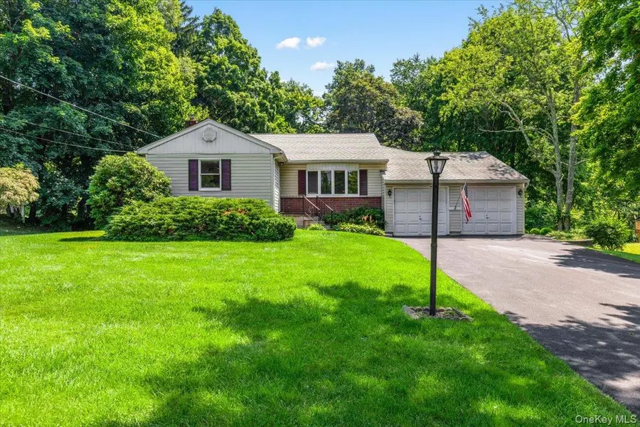 2872 Brookfield DR, Yorktown Heights, NY 10598