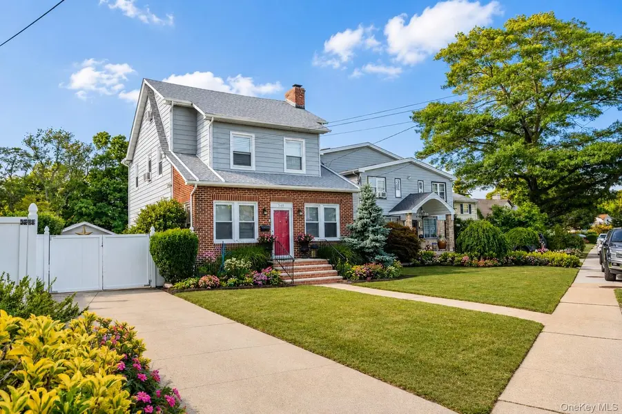 549 De Mott AVE, Baldwin, NY 11510