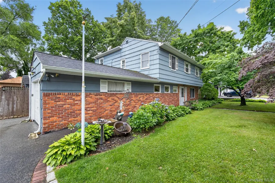 190 Oakwood RD, Huntington Station, NY 11746