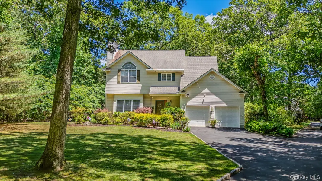 67 Oak ST, Centereach, NY 11720