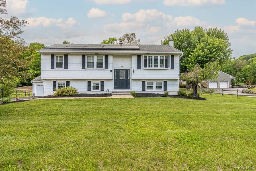 4 Russett LN, Wappingers Falls, NY 12590