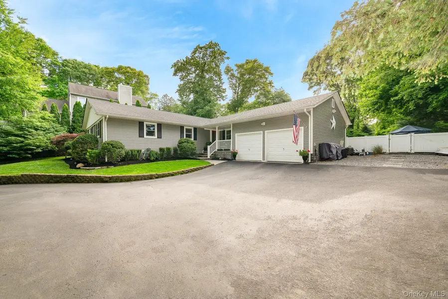 30 Ferndale AVE, Miller Place, NY 11764