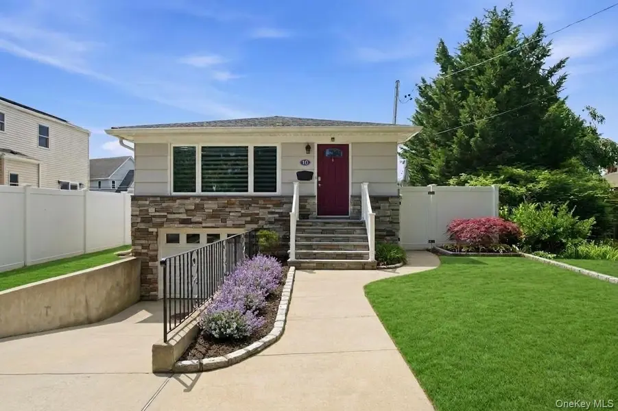 10 S Merrick RD, Massapequa, NY 11758