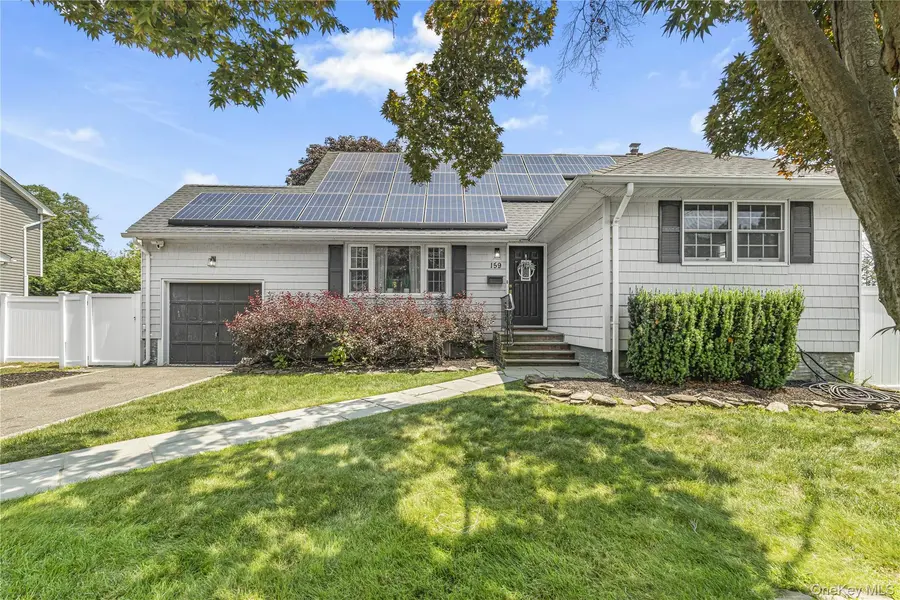 159 Nassau AVE, West Babylon, NY 11704